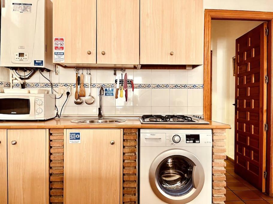 Charming Spacious Albayzin Apartment