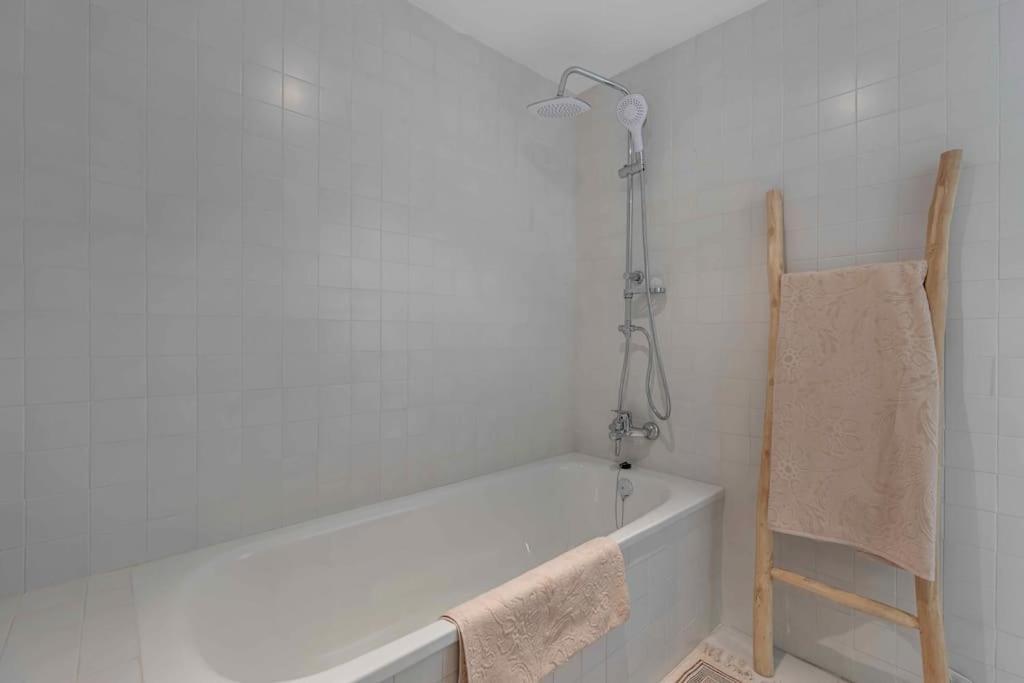 Mywhitewall Realejo Apartment Granada