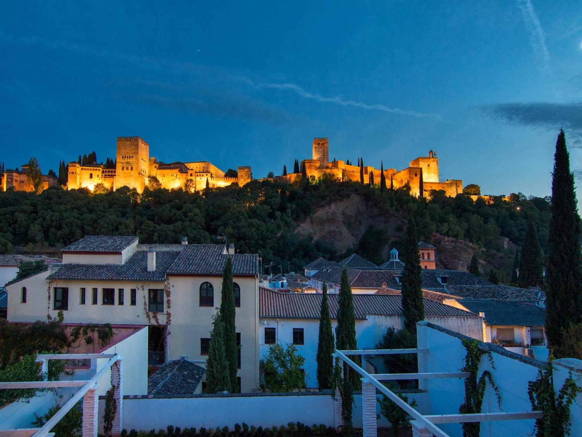 Căn hộ A Piece Of Heaven Over The Alhambra 2br