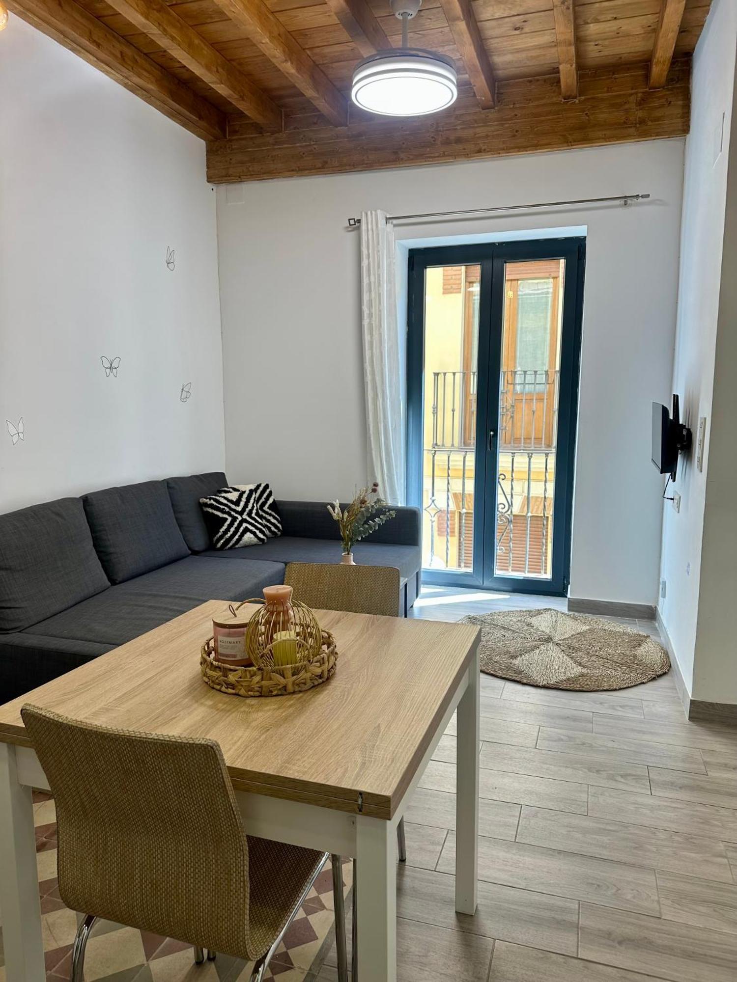 H&h Alhambra Apartment