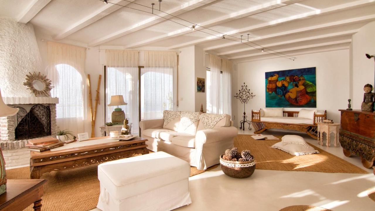 La Almendra Blanca - A Hidden Gem On The Mediterranean *